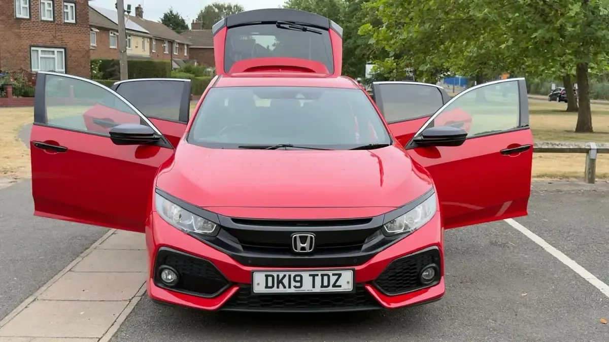 Used Honda Civic SR 120 HP (88 kW) 2019 Red Hatchback