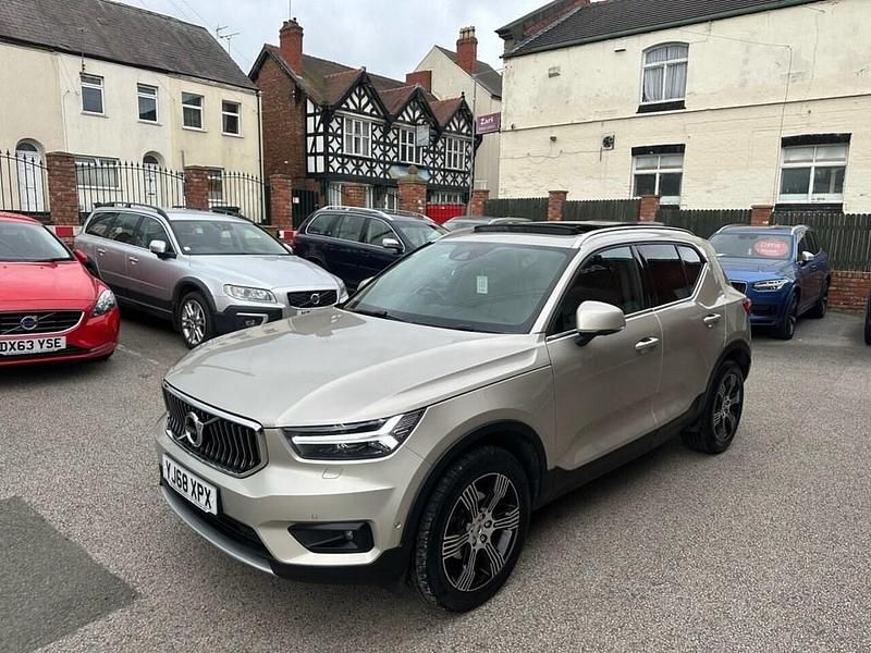 Used Volvo XC40 Inscription 150 HP (110 kW) 2018 Gold SUV