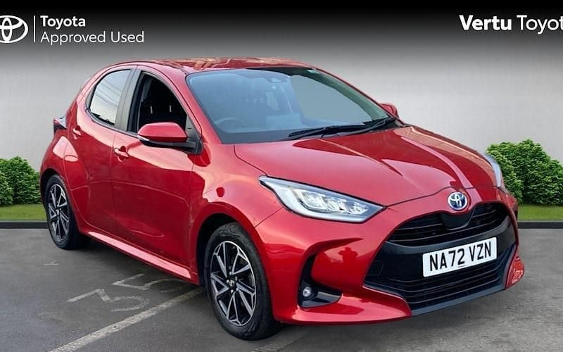 Used 2025 Toyota Yaris Hybrid Design Hatchback | £16,440 (Super price) - Image 1/4