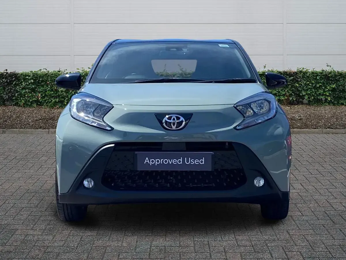Used Toyota Aygo X 72 HP (52 kW) 2024 Green SUV
