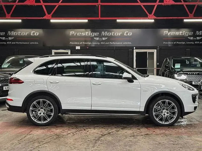 Used Porsche Cayenne Diesel 260 HP (191 kW) 2014 White SUV
