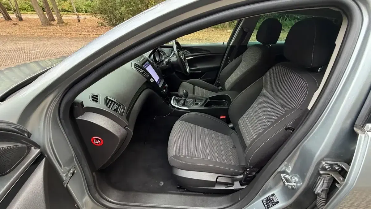 Used Vauxhall Insignia SRi 157 HP (115 kW) 2013 Silver Estate