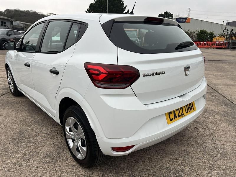 Used Dacia Sandero Essentiel 66 HP (48 kW) 2022 White
