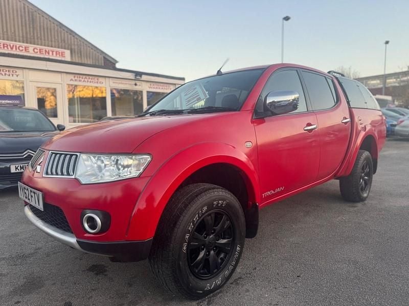Used Mitsubishi L200 175 HP (128 kW) 2012 Red Pickup