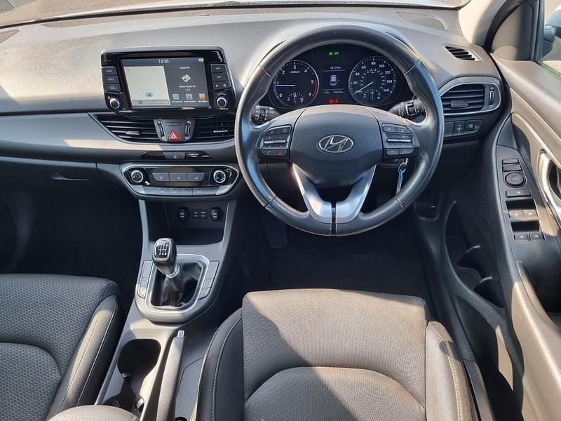 Used Hyundai i30 SE 110 HP (80 kW) 2020 Silver Estate