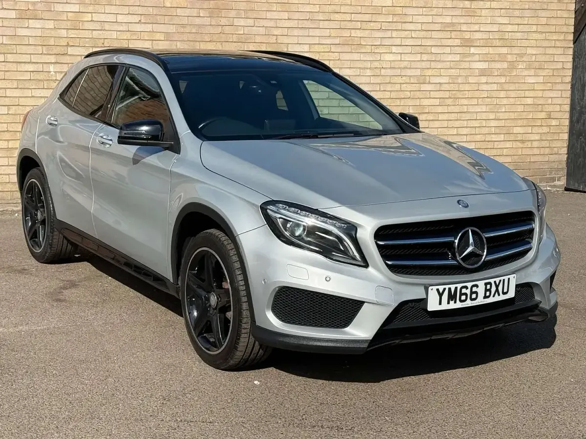 Usado Mercedes GLA200 AMG Line Premium Plus 136 HP (100 kW) 2016 Prateado SUV