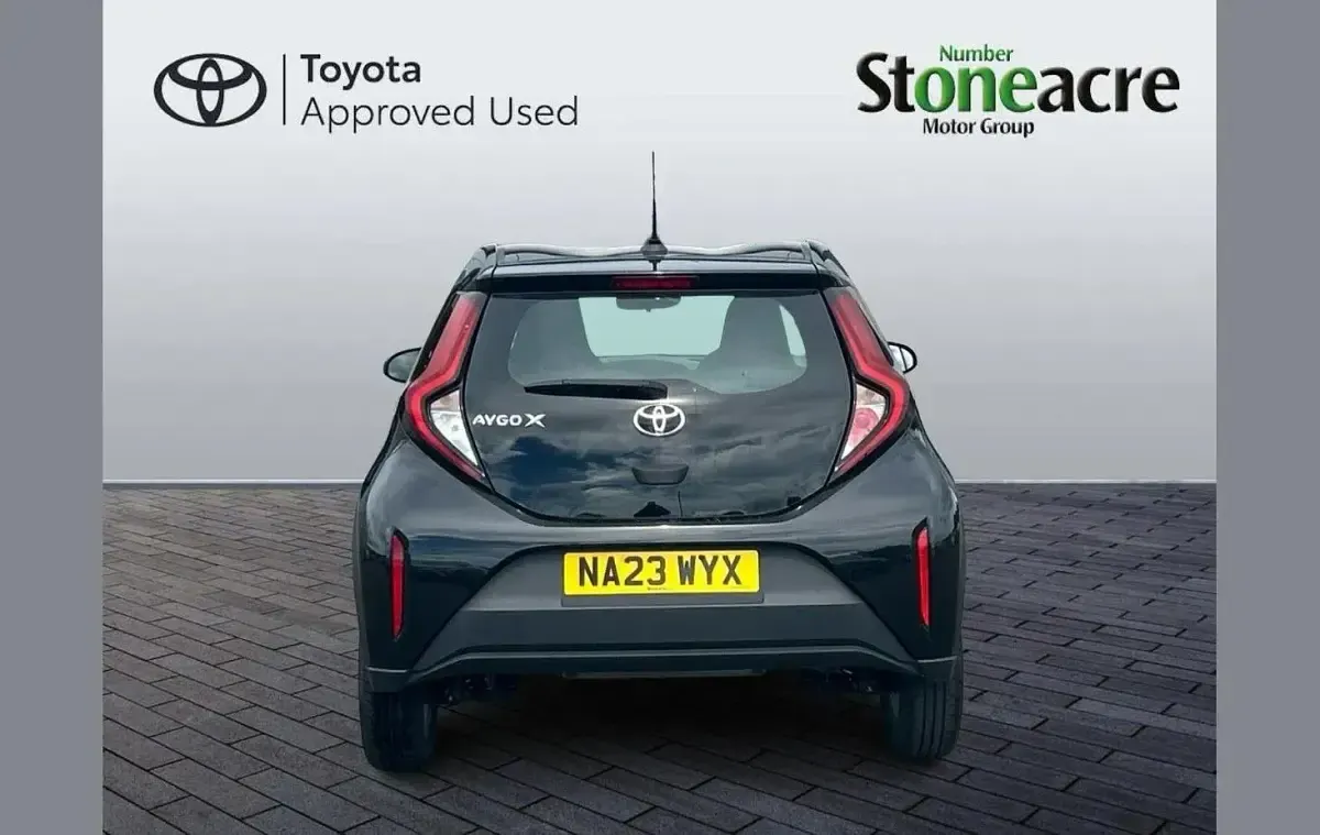 Used Toyota Aygo X PURE 72 HP (52 kW) 2023 Black SUV