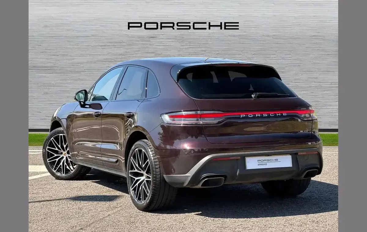 Used Porsche Macan 261 HP (191 kW) 2022 Carmine red SUV