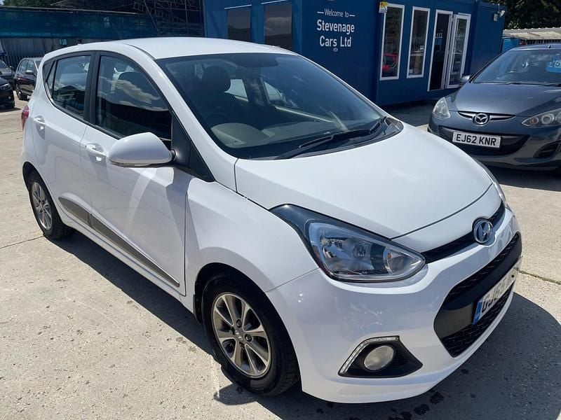 White Used 2015 Hyundai i10 Premium Hatchback | £5,995 (Fair price) - Image 1/4