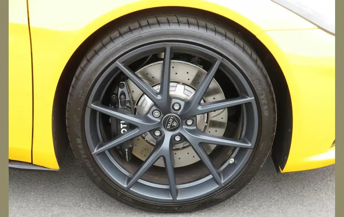 Used Lotus Emira 405 HP (297 kW) 2026 Yellow Coupe