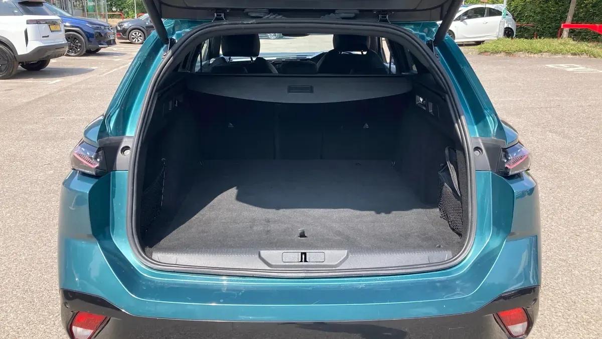 Used Peugeot 308 Premium 180 HP (132 kW) 2022 Blue Estate
