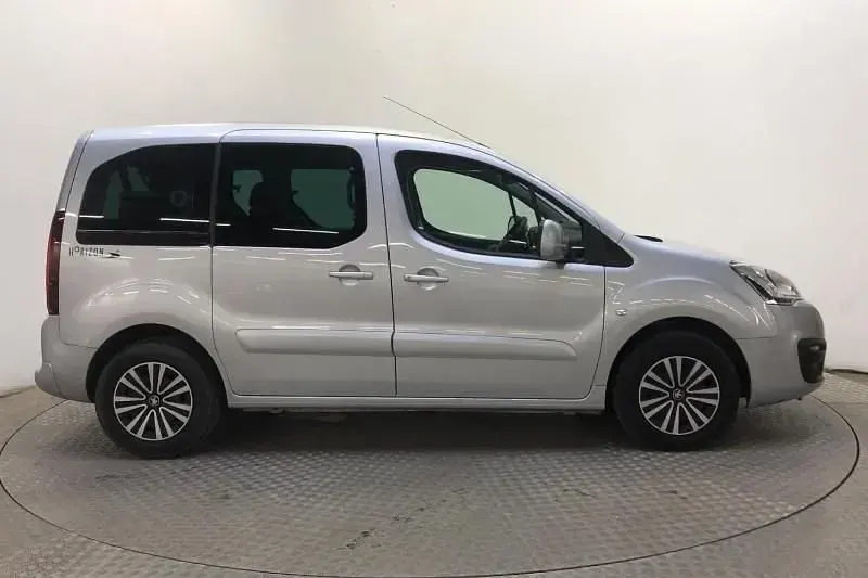 Used Peugeot TePee Access 2017 Silver MPV
