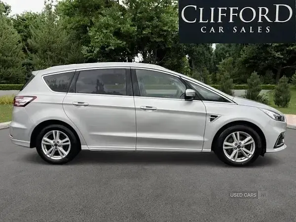 Usado Ford S-MAX Titanium 150 CV (110 kW) 2019 Plateado Monovolumen