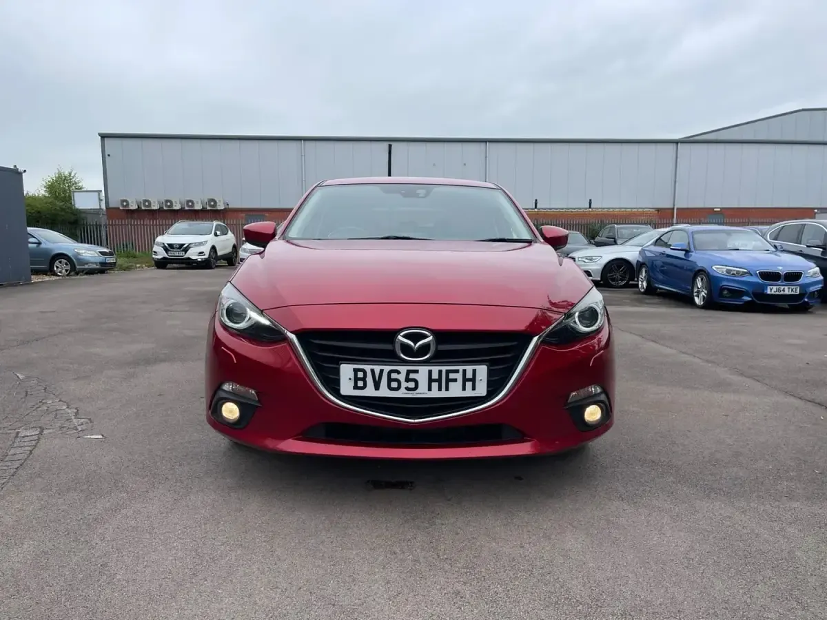 Usado Mazda 3 165 HP (121 kW) 2015 Vermelho Citadino