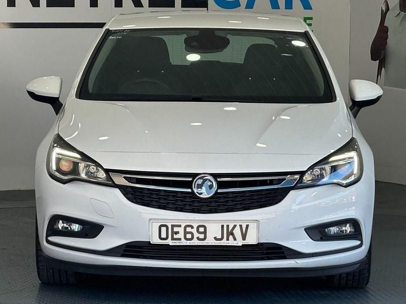 Second-hand Vauxhall Astra SRi 136 CP (100 kW) 2019 Alb Hatchback