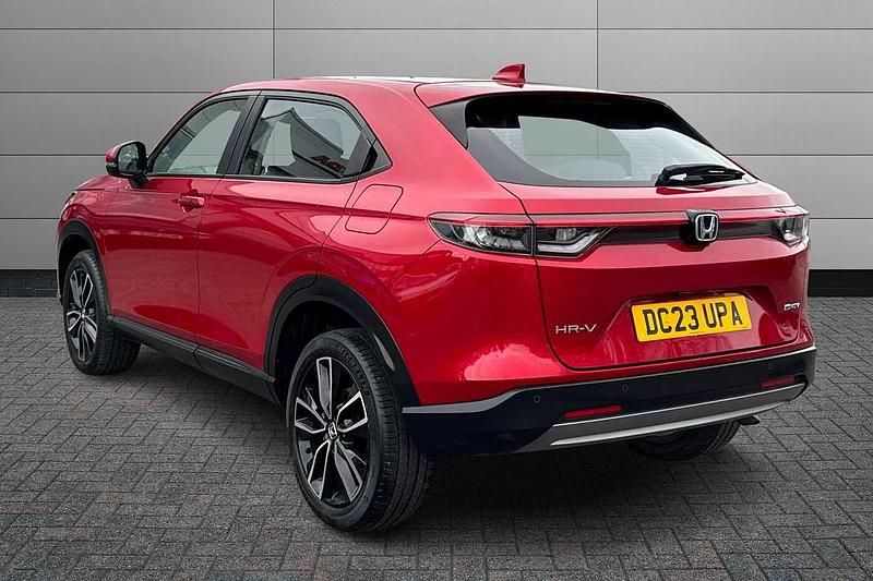 Used Honda HR-V Elegance 131 HP (96 kW) 2023 Crystal red SUV