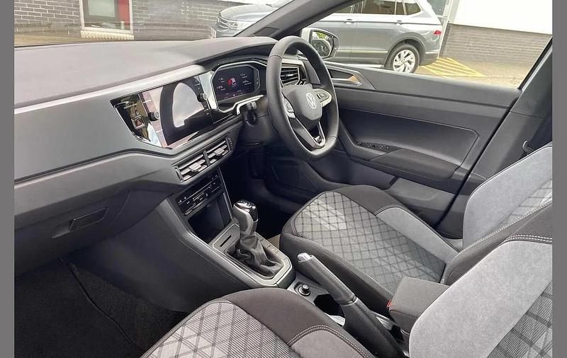 Used VW Polo R-line 95 HP (69 kW) 2025 White Hatchback