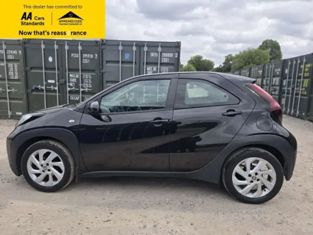 Used Toyota Aygo X PURE 72 HP (52 kW) 2023 Black SUV