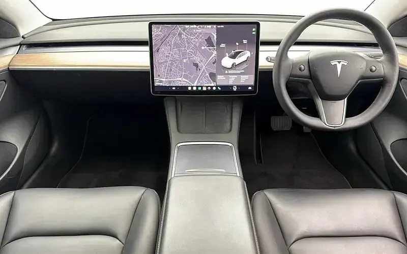 Used Tesla Model 3 Standard Range 222 kW (302 HP) 2023 White Sedan