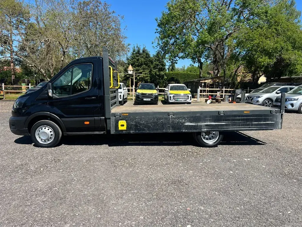 Usado Ford Transit 130 HP (95 kW) 2022 Preto Cabrios
