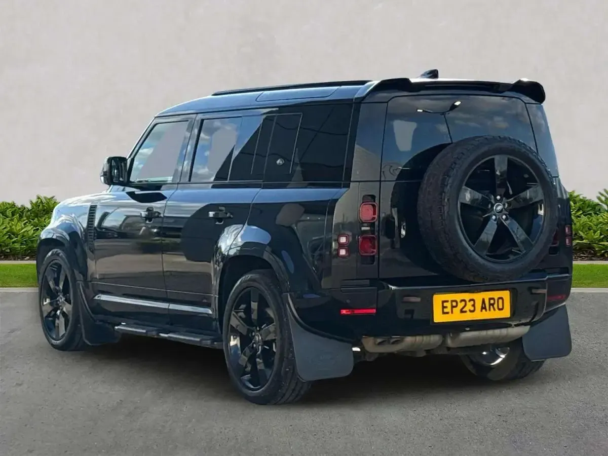 Used Land Rover Defender HSE Dynamic 300 HP (220 kW) 2023 Black SUV