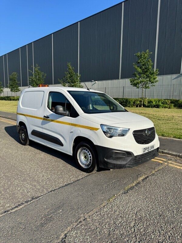 White Used 2019 Vauxhall Combo Edition MPV | £6,790 (Good price) - Image 1/4