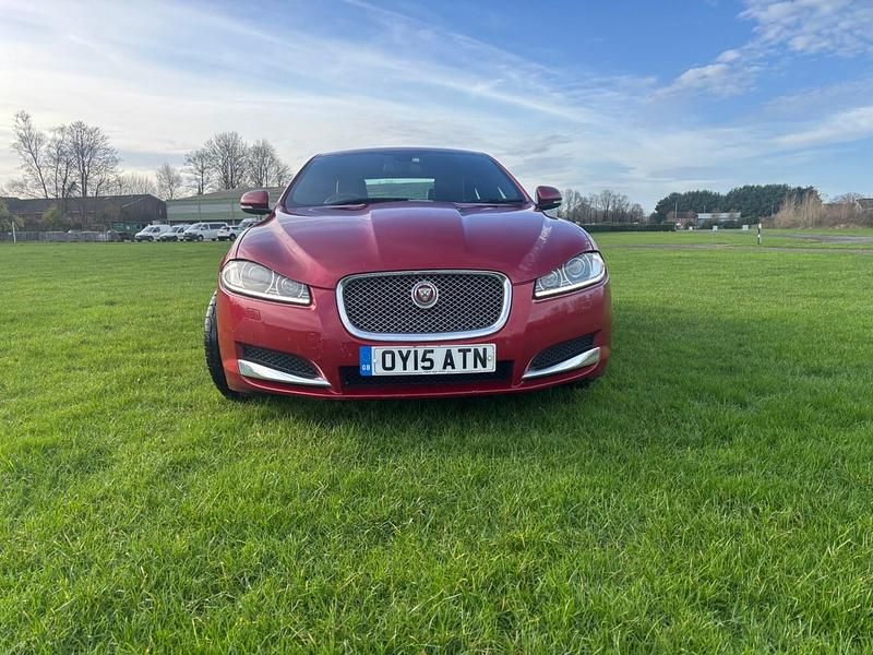 Used Jaguar XF Portfolio 200 HP (147 kW) 2015 Red Sedan