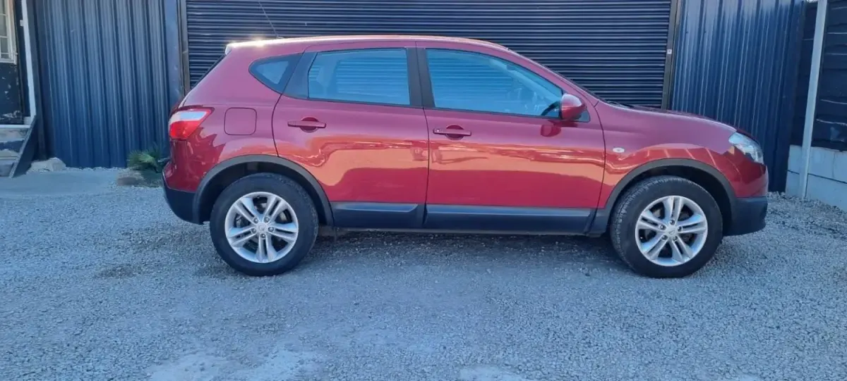 Usado Nissan Qashqai Acenta 117 HP (86 kW) 2013 Vermelho SUV