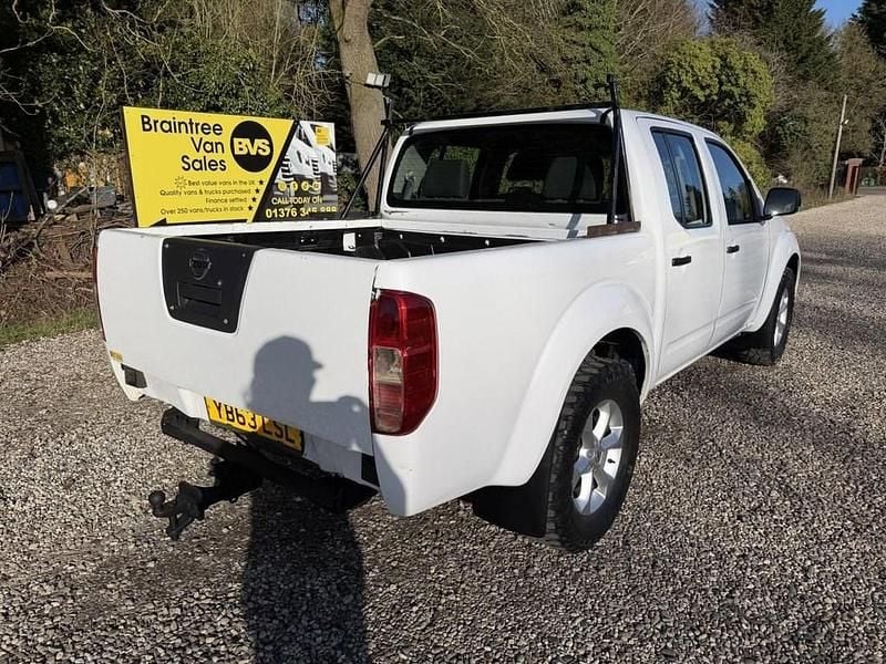 Used Nissan Navara Visia 144 HP (105 kW) 2014 White Pickup