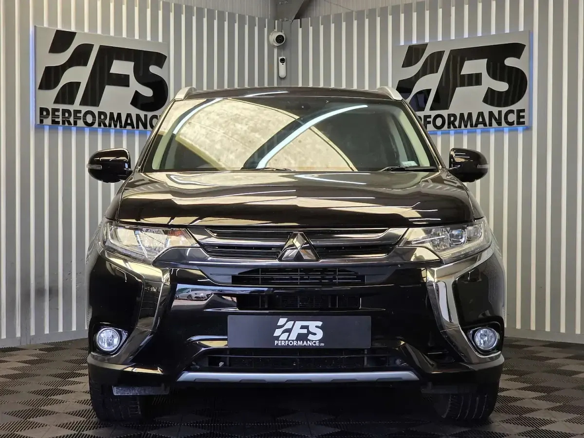 Used Mitsubishi Outlander P-HEV 200 HP (147 kW) 2016 Black SUV