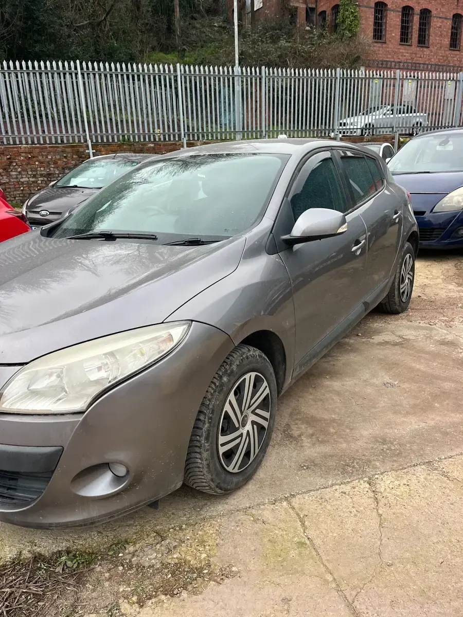 Usado Renault Mégane III Expression 2009 Cinzento Citadino