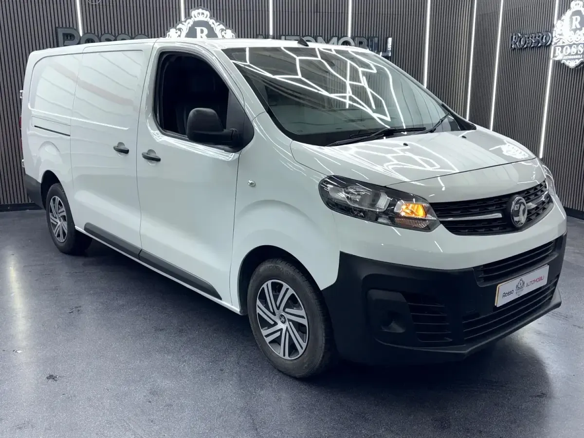 Used Vauxhall Vivaro 100 HP (73 kW) 2021 White MPV