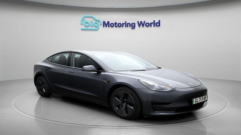 Used Tesla Model 3 Standard Range Plus 222 kW (302 HP) 2021 Sedan