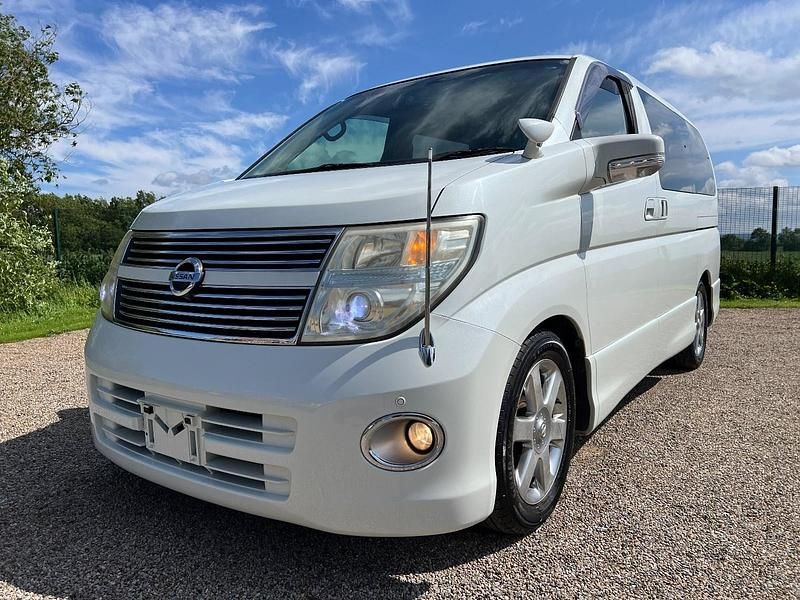 White Used 2009 Nissan Elgrand MPV | £8,999 (Fair price) - Image 1/4