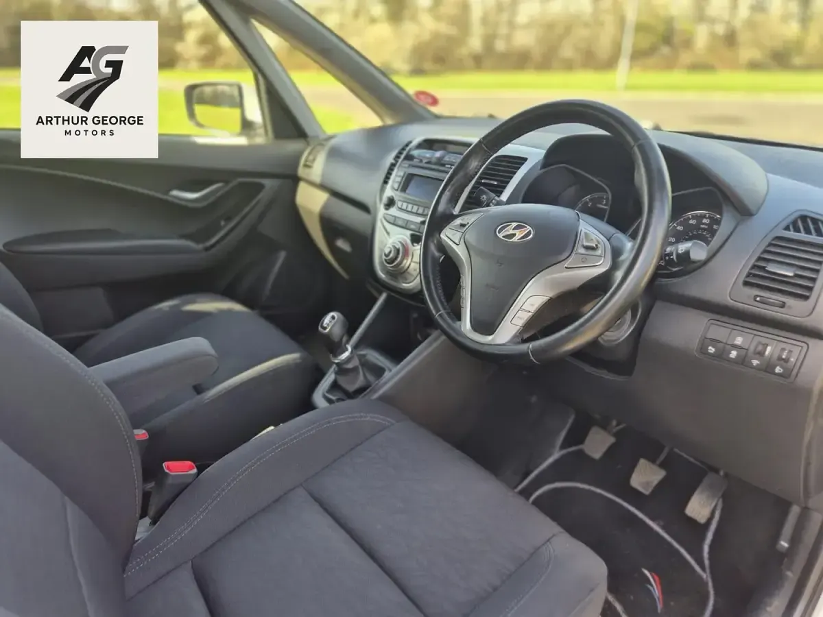 Used Hyundai ix20 SE 116 HP (85 kW) 2017 White Hatchback