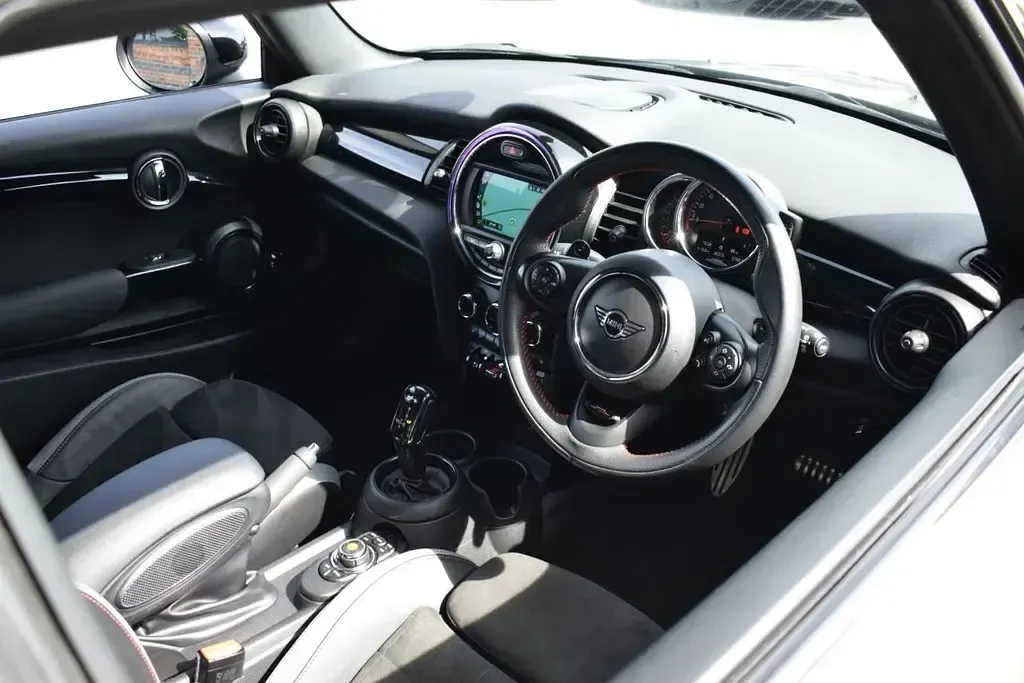 Used Mini John Cooper Works Hatch 231 HP (169 kW) 2019 Silver Hatchback