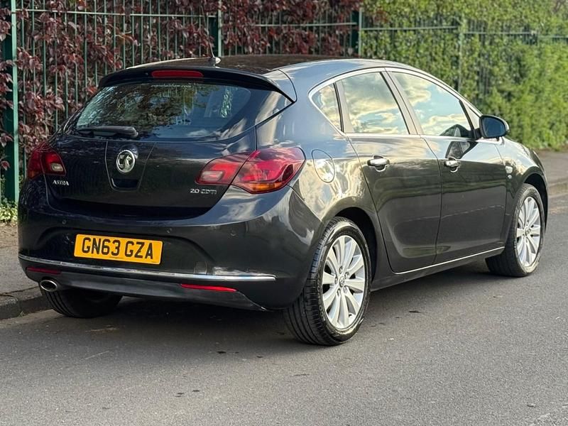 Used Vauxhall Astra Elite 165 HP (121 kW) 2013 Black Hatchback