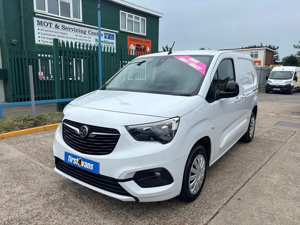 Used Vauxhall Combo 100 HP (73 kW) 2023 White MPV