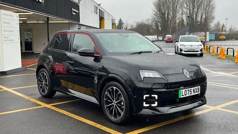 New Renault R5 Iconic 88 kW (120 HP) 2025 Additional special twotone metallic  diamond bla  Hatchback