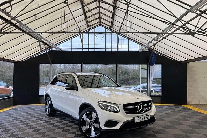 Used Mercedes GLC250 Urban 211 HP (155 kW) 2018 White Estate