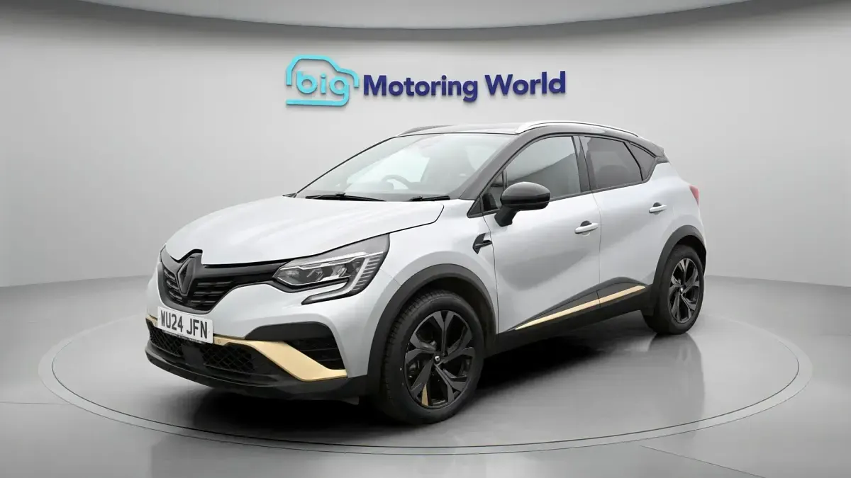 Begagnad Renault Captur Engineered 141 HK (103 kW) 2024 Grå SUV