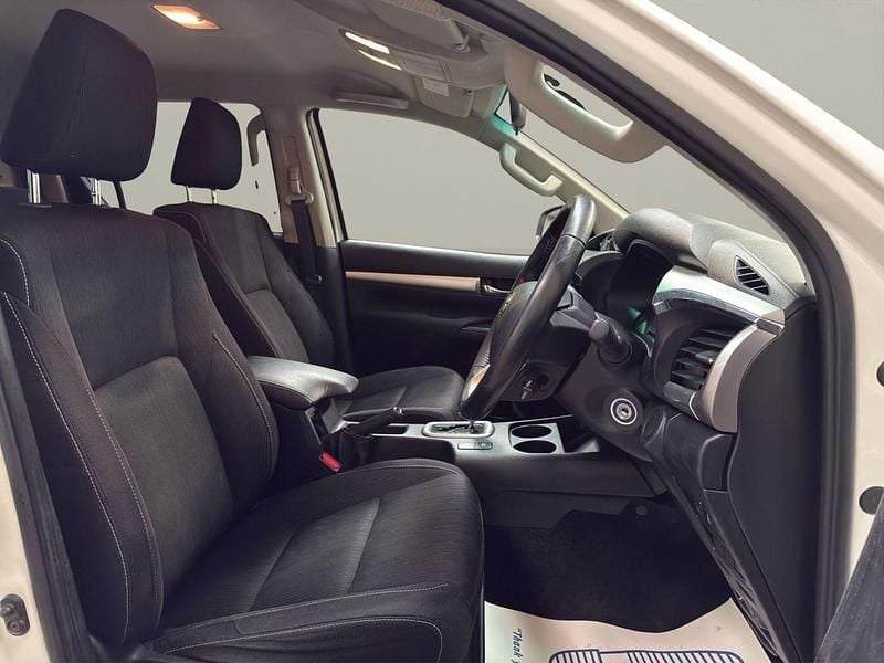 Used Toyota HiLux 150 HP (110 kW) 2021 White Pickup