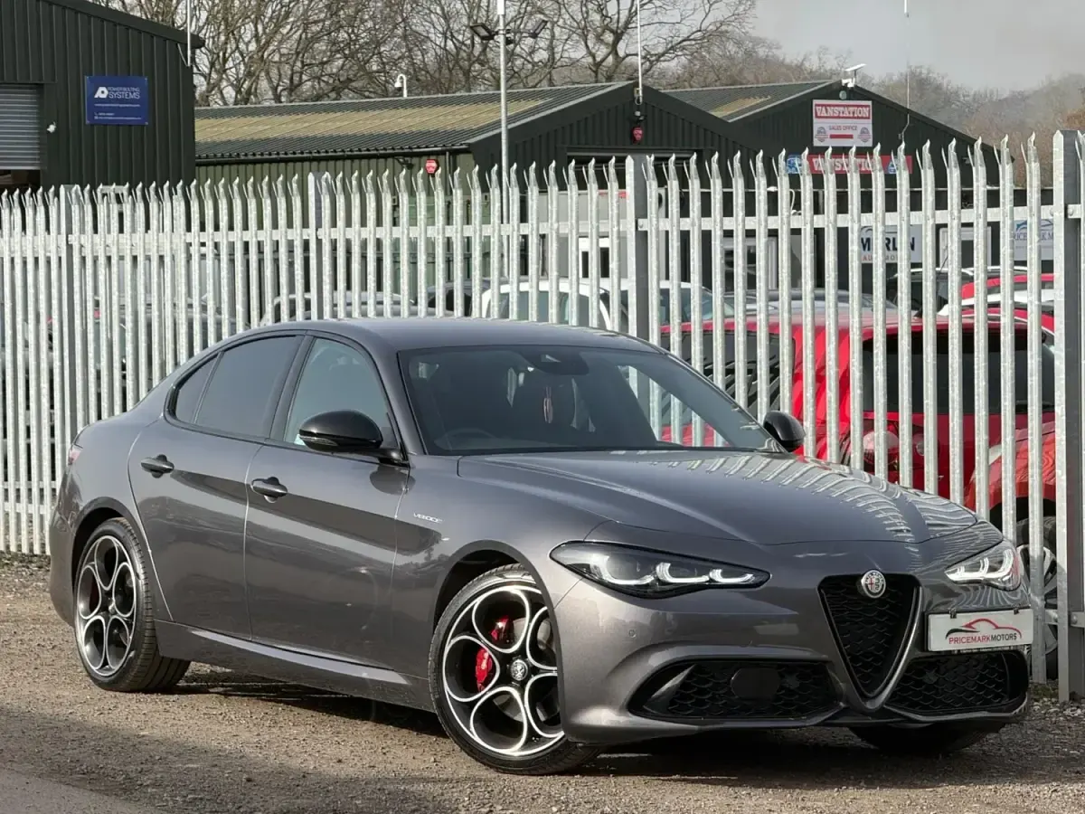 Begagnad Alfa Romeo Giulia Veloce 2024 Grå Sedan