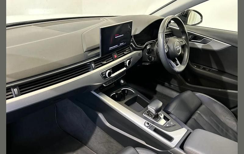 Used Audi A4 Sport 147 HP (108 kW) 2022 White Sedan