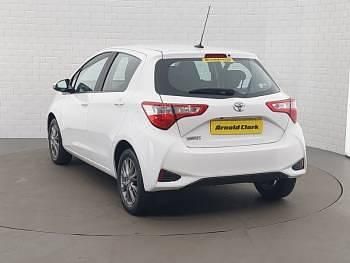 Used Toyota Yaris 111 HP (81 kW) 2017 White Hatchback