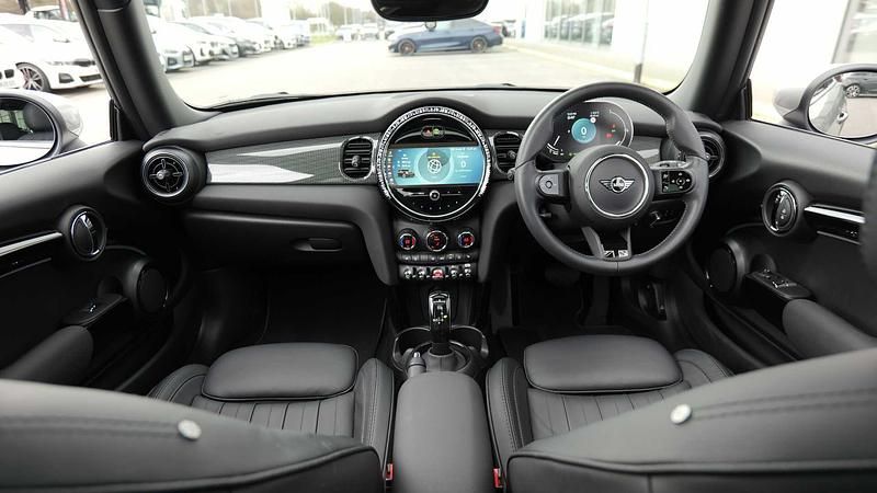 Used Mini Cooper Exclusive 134 HP (98 kW) 2024 Silver Hatchback