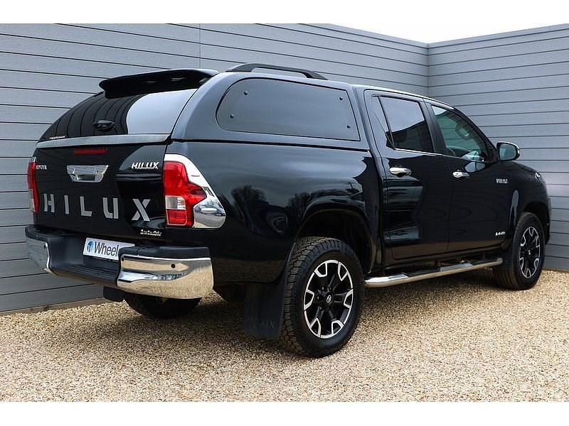 Used Toyota HiLux 150 HP (110 kW) 2016 Black Pickup