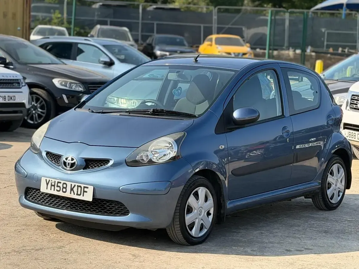 Used Toyota Aygo 67 HP (49 kW) 2008 Blue Hatchback