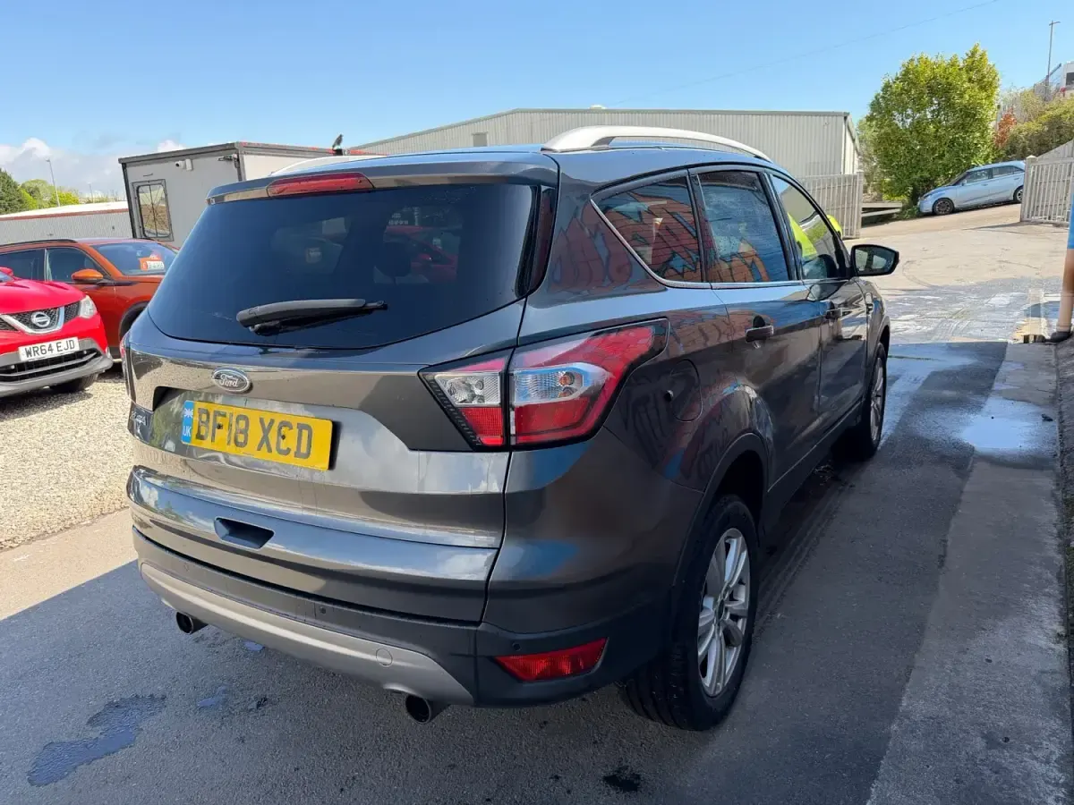Begagnad Ford Kuga Zetec 120 HK (88 kW) 2018 Grå SUV