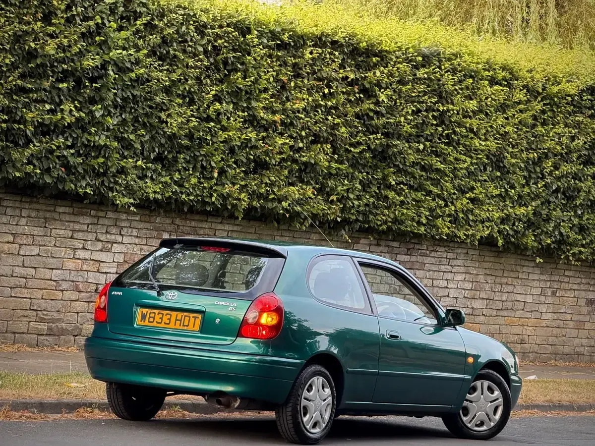 Used Toyota Corolla 97 HP (71 kW) 2000 Green Hatchback